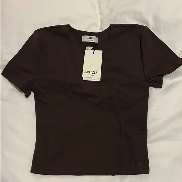 Aritzia Original Contour Crew Waist T-shirt - NWT - Picture 4 of 6